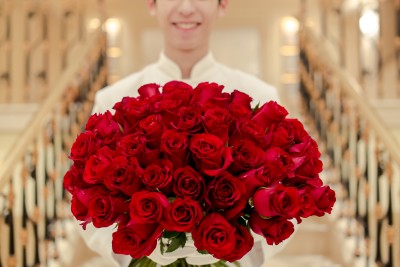 Peninsula Roses with Pageboy Valentine's