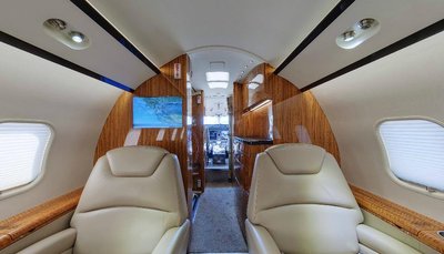 XoJet interior of Challenger 300